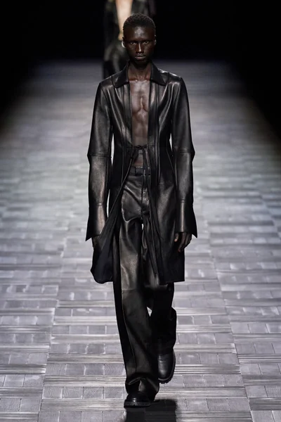 Look 10